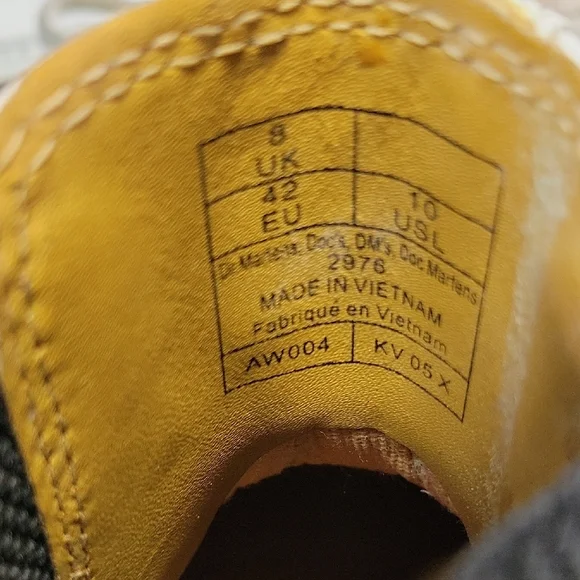 Womens 10 Dr. Martens 2976 smooth leather Chelsea boot in white yellow stitch - Picture 2 of 8